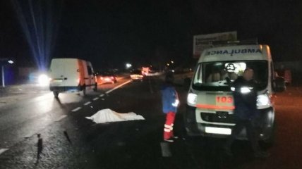 Под Харьковом произошло смертельное ДТП: Lexus сбил на зебре двух пешеходов