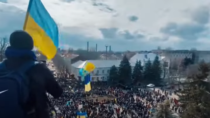 В обращении президент показал кадры сопротивления украинского народа российским захватчикам