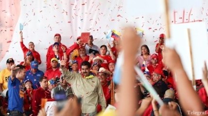 Венесуэльцы сожгли чучела кандидатов в президенты в честь Пасхи