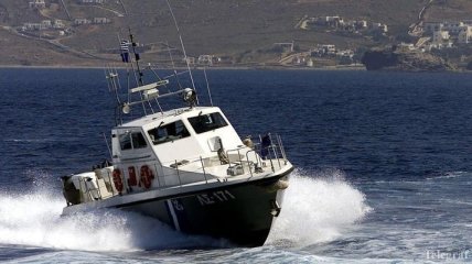 Возле Крита спасают нелегалов с затонувшего судна