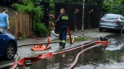 Ураганы и ливни привели к разрушениям в столице Польшы