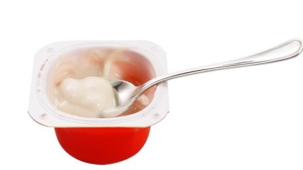 Вкус йогурта зависит от материала ложки?
