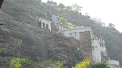 Из-за давки у храма погибли 10 индийских паломников