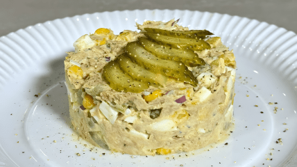 Салат с тунцом на Новый год: отличная альтернатива Оливье (видео)