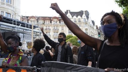 Нет "рабам" и "черному списку": Twitter заменит некоторые слова на фоне протестов в США