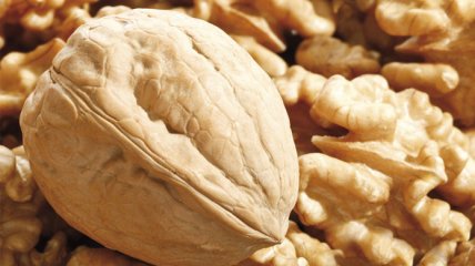 Орех - продукт калорийный, и это тоже нужно учитывать