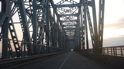В Черкассах ограничат движение на мосту через Днепр