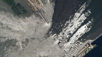 Каховская ГЭС после подрыва