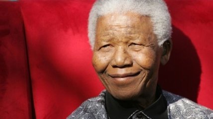 Состояние здоровья Нельсона Манделы медленно улучшается