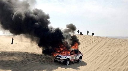 Дакар-2018: автомобиль Алисии Рейны сгорел во время гонки (Видео)