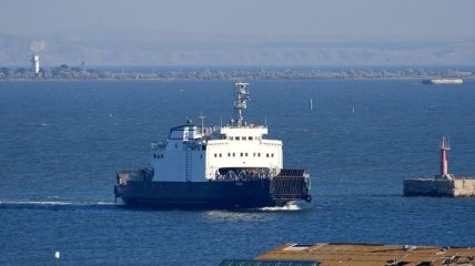 В порты аннексированого Крыма незаконно зашли два иностранных судна