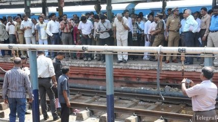 При столкновении поезда и авто в Индии погибли 11 человек