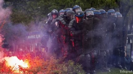 Протесты во Франции: полиция применила дымовые шашки и слезоточивый газ