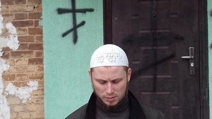 В Чернигове расписали крестами здание Ассоциации мусульман