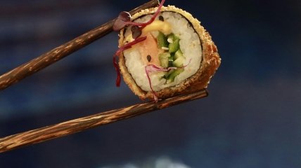 Палочки для суши можно использовать в быту