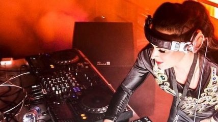 Умерла DJ Люси Стоун: известна причина