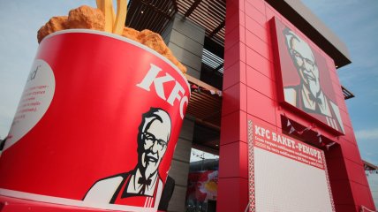 Так Київ чи Житомир? KFC повеселили рекламою на столичному вокзалі (фото)