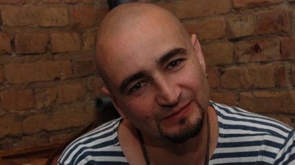 Известный украинский поэт Артем Полежака выпал из окна