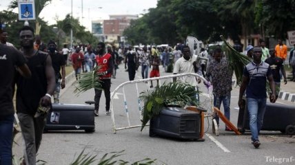 Протестовали против полицейской жестокости: в Нигерии силовики расстреляли толпу демонстрантов (Видео)