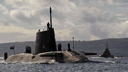Британская атомная подводная лодка столкнулась с торговым судном у берегов Гибралтара