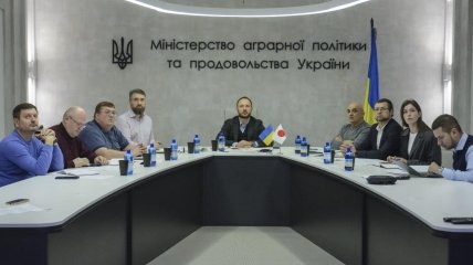 Маркиян Дмитрасевы (в центре)