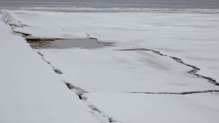 Два человека погибли, провалившись под лед