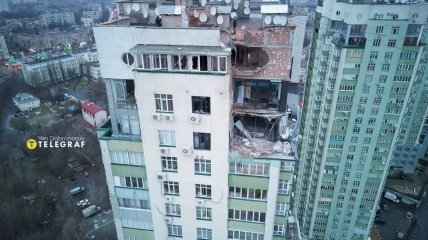 Поврежденная многоэтажка в Соломенском районе