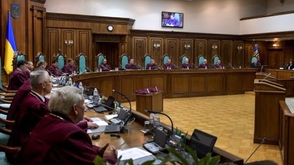 КСУ перевірить законність карантинних обмежень