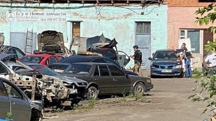 Захват в Полтаве: террорист взял в заложники полковника и направляется в Киев 