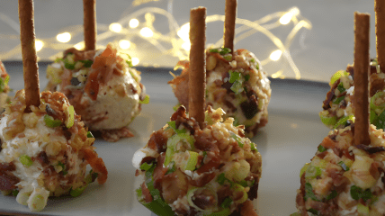 Смачна закуска з сиру та бекону до Нового року