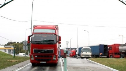 "Укравтодор" ограничил передвижение грузовиков по дорогам Украины