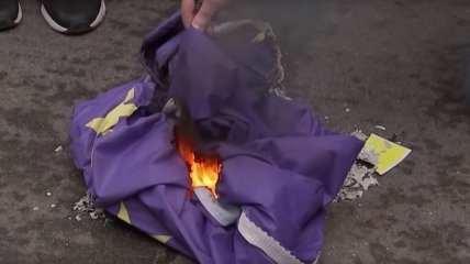 В Лондоне сожгли флаг Евросоюза (Видео)