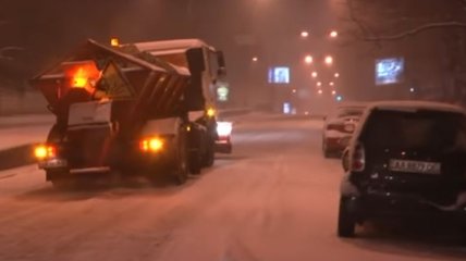 Снежная метель в Киеве вызвала массовые ДТП (Видео)
