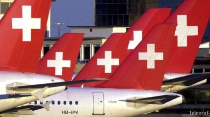 Молния поразила сразу два самолета в Швейцарии