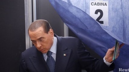 На Берлускони набросились феминистки