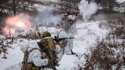 Украинские военнослужащие быстро перестраиваются под зимние условия на фронте