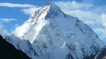 В результате схода лавины в Гималаях погибли семь человек