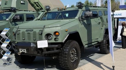 Посилений захист та пункт управління ППО: "Українська бронетехніка" представила оновлені машини "Новатор"