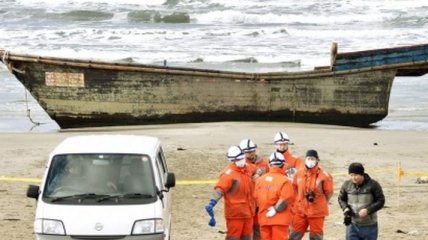 Оказавшаяся в Японии лодка с 8 телами, прибыла из КНДР