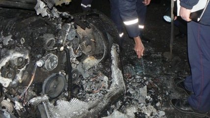 На стоянке в Хмельницком подожгли два автомобиля