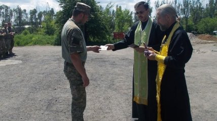 Патриарх Киевский наградил военных за участие в АТО