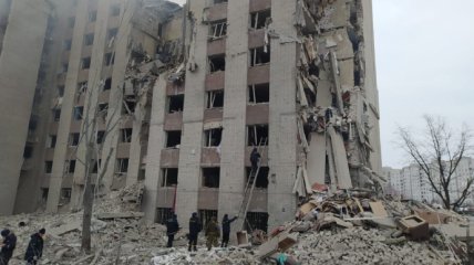 Зруйнований окупантами гуртожиток у Чернігові