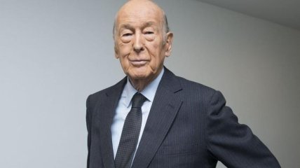 94-річного екс-президента Франції звинуватили в сексуальних домаганнях