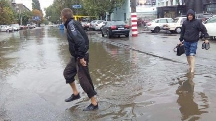 Одессу заливает дождем: в городе наводнение и пробки (Фото)