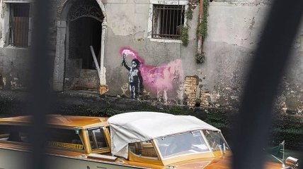 Уличный художник Banksy подтвердил свое авторство на граффити в Венеции