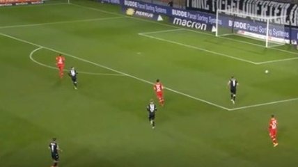 Вратарь в Германии забил безумный автогол (видео)