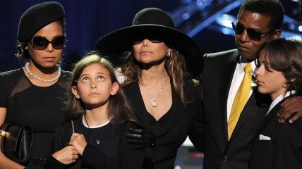 Дети Майкла Джексона заработали состояние на имени известного отца