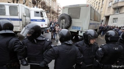 Навального вызвали на допрос за "избиение полицейских"