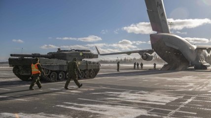 Канада відправила Україні перший "Леопард"