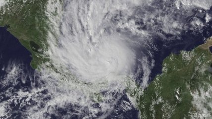 В странах Центральной Америки бушует ураган "Отто"